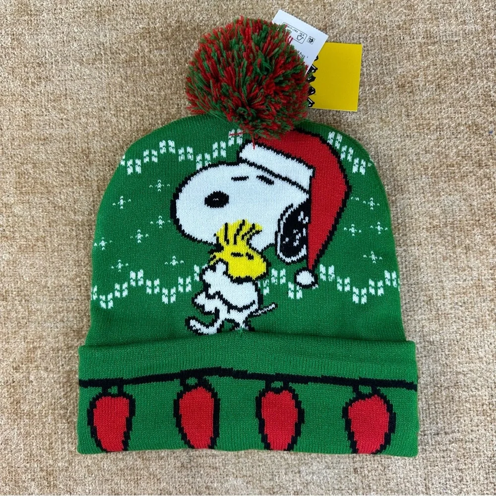 Peanuts Snoopy NWT Pom Beanie/Toboggan Hat Green/Red One Size Unisex